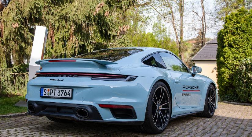 Hamarosan a Porsche 911 Turbóból is hibrid lesz