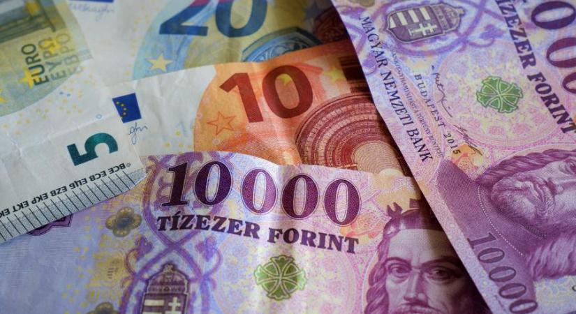 Reggel 2022 vége óta nem látott szinten indított a forint, azóta már 409 felett jár az euró