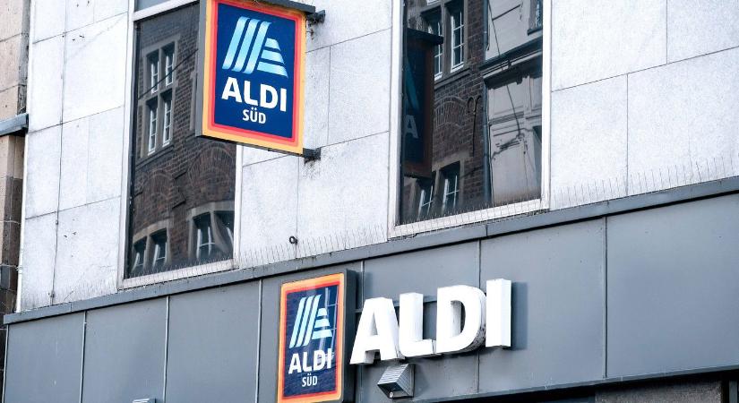 Kinyitotta egy magyar turista a külföldi Aldi szórólapját, döbbenet ki nézett vissza rá a babkonzervek mellől