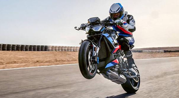 Erősebb és még látványosabb lett az új BMW S és M 1000 RR