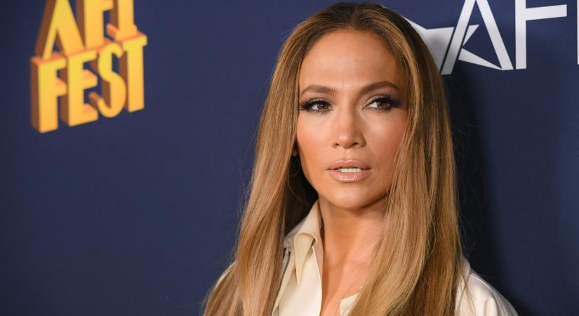 Jennifer Lopez miniszoknyája nem is lehetett volna rövidebb