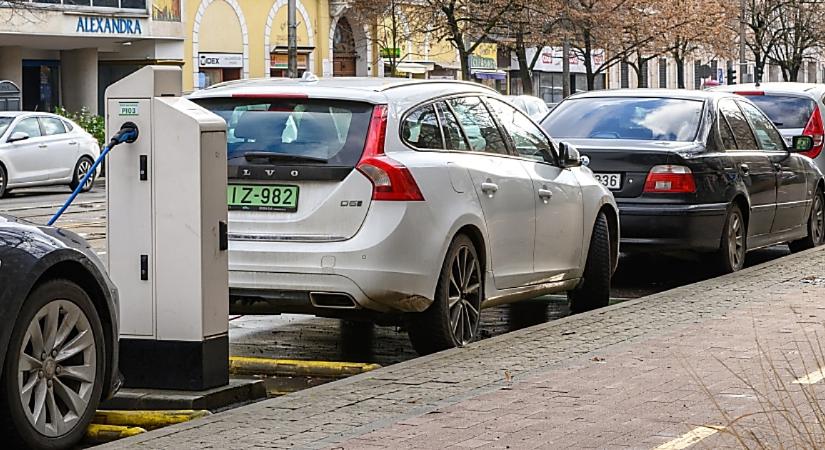 Csökken az elektromos autók töltésének díja Debrecenben