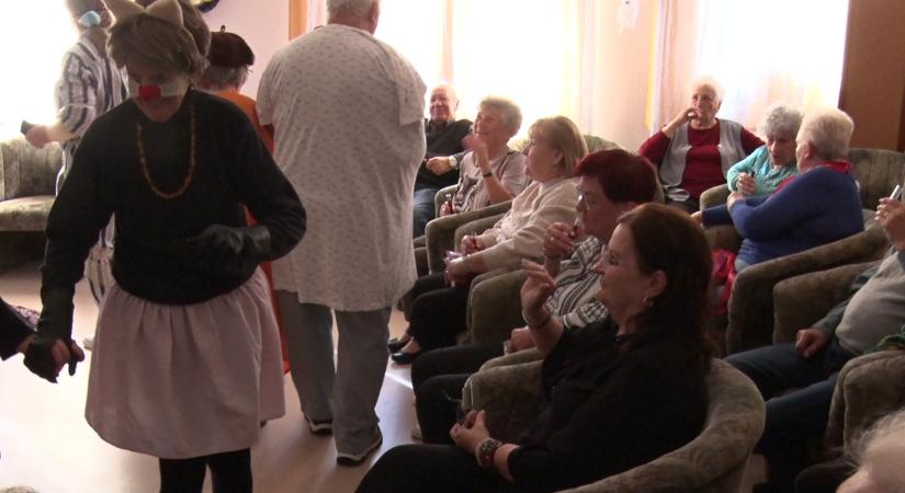 Halloween-partyval ünnepeltek a Kodály utcai idősek klubjában