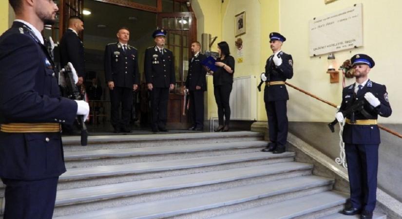 Elhunyt bajtársaikra emlékeztek a hajdú-bihari rendőrök