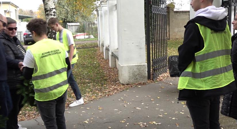 A rendvédelmi szerv munkatársai fokozott figyelemre intik a temetők környékére látogatókat