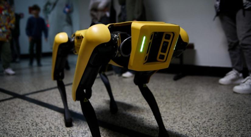 Új trükköt tanult a Boston Dynamics robotkutyája