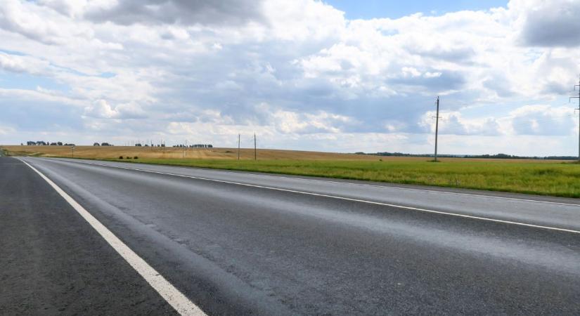 Egy híres dalt játszana a jászsági zenélő út, ezt hallhatnák menet közben az autósok - videóval