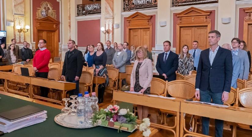 Eskütétel, bőkezű támogatások, parkolási díjak - Megtartották az első közgyűlést Sopronban - fotók