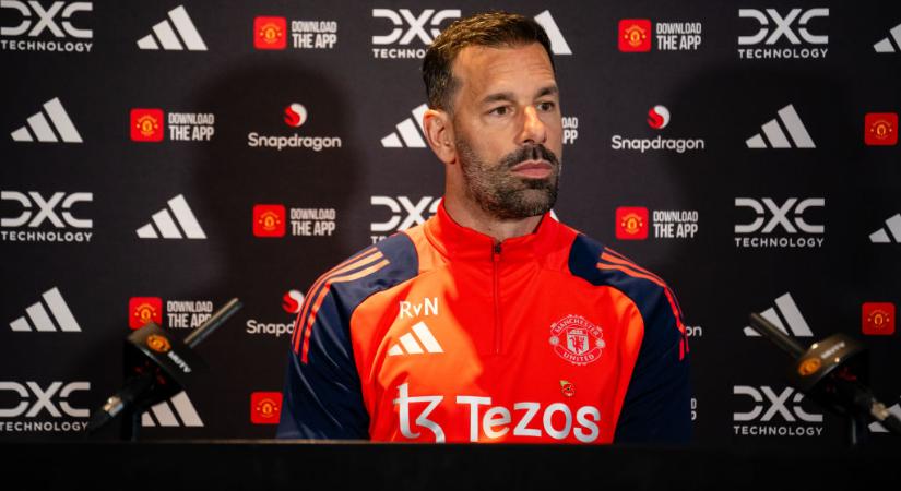 Ruud van Nistelrooy mindenképpen maradni akar a Manchester Unitednél