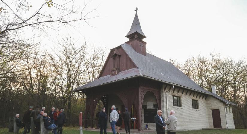 Elhunyt rotarystákra emlékeztek a Back-kápolnánál – videóval