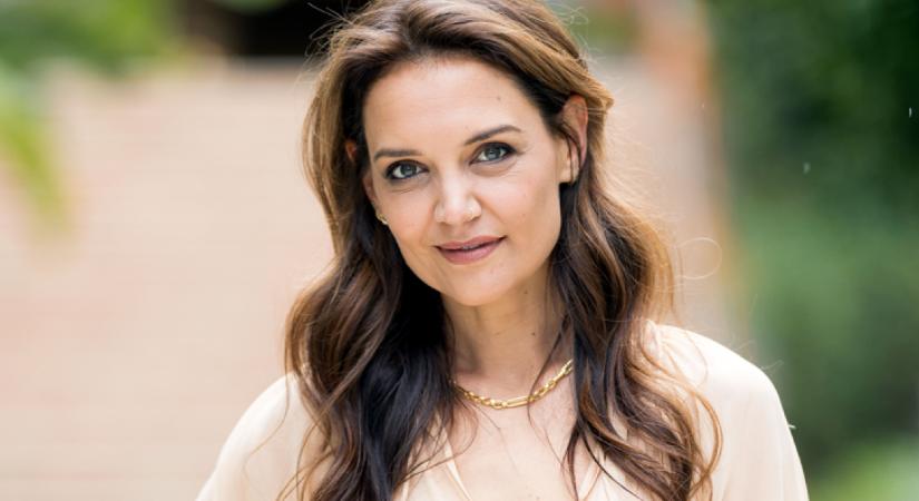 Katie Holmes visszahozta a divatba ezt a megosztó trendet: nem gondoltuk volna, hogy újra viselni fogjuk