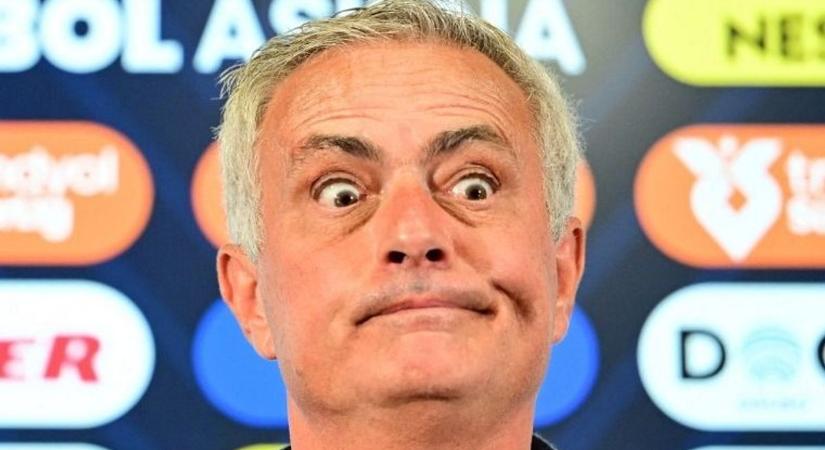 Saját játékosa rúgta fel hátulról José Mourinhót (VIDEÓ)