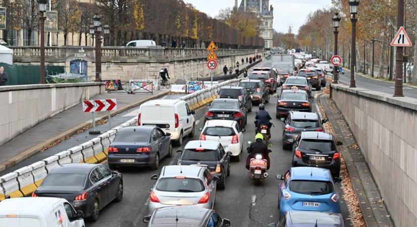 Hétfőtől kitiltják az áthaladó gépkocsiforgalmat Párizs belvárosában