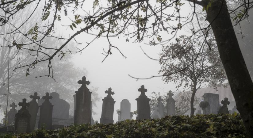 Erről szól a mindenszentek és a halottak napja