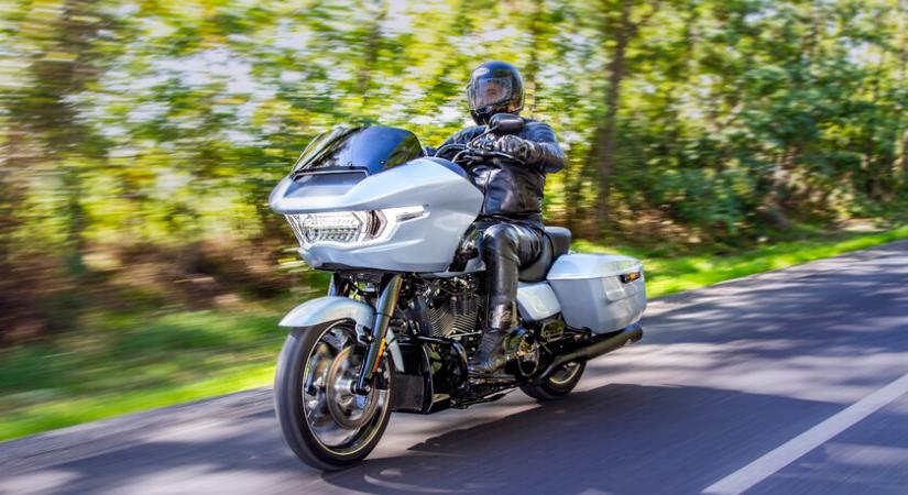 Teszt: Harley-Davidson Road Glide - Magához láncol, ha akarod, ha nem...