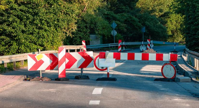 Több alsóbbrendű úton is félpályás lezárás van érvényben