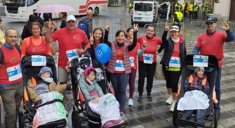 Ljubljanski maraton távjait futották le kacifántos gyerekek szüleikkel - fotók