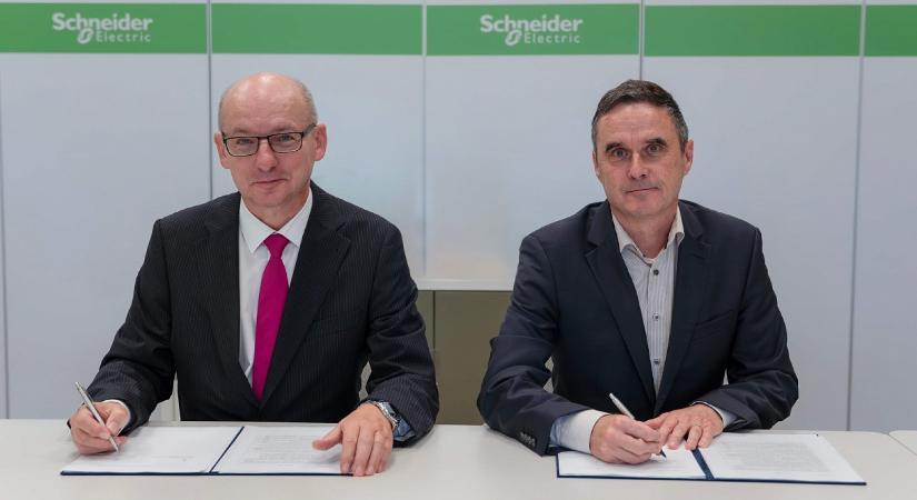 Szintet lép a Schneider Electric és a Dunaújvárosi Egyetem együttműködése