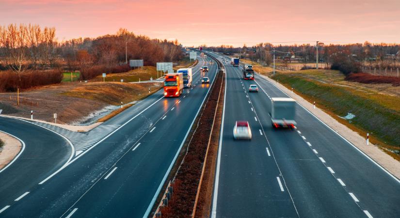 Óriási dugó van most éppen ezen az autópályán: inkább kerüld ki, ha teheted!