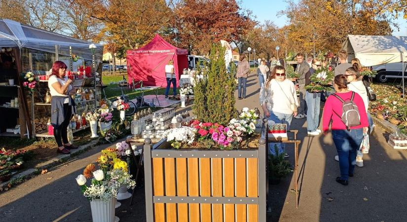 Az átlagoshoz képest nőtt a forgalom, de nincs tömeg a Jáki úti temető környékén