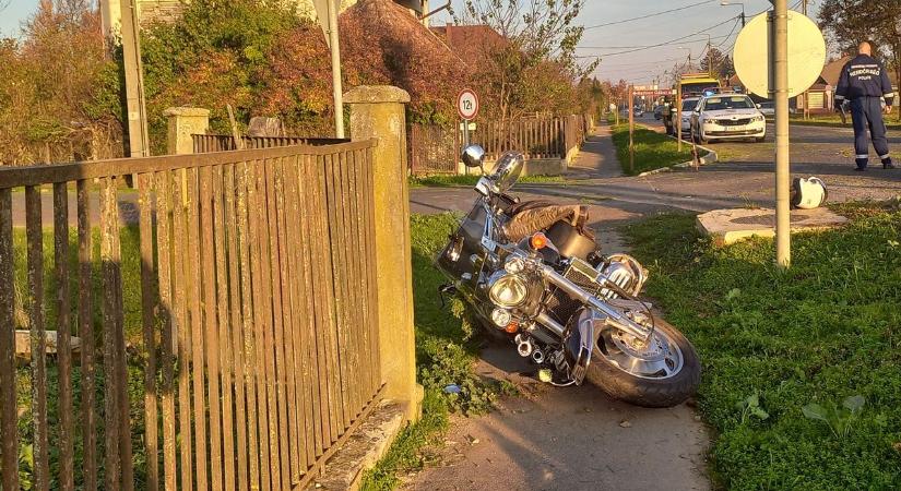 Súlyos baleset Lentiben, személygépkocsi és motoros ütközött