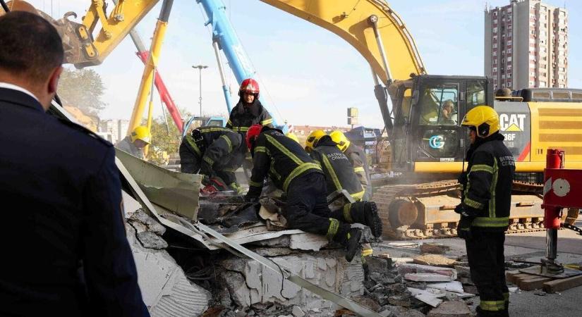 Drámai videó: így omlott le az újvidéki vasútállomás tetőszerkezete, tovább nőtt a halottak száma