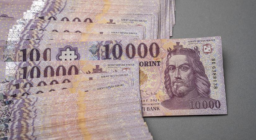 Tovább vergődik a forint, egyre közelebb a 410-es euró