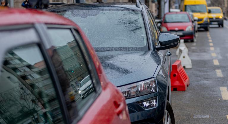 Jelentős változások jönnek a fővárosi parkolásban, az autósok nem fognak örülni