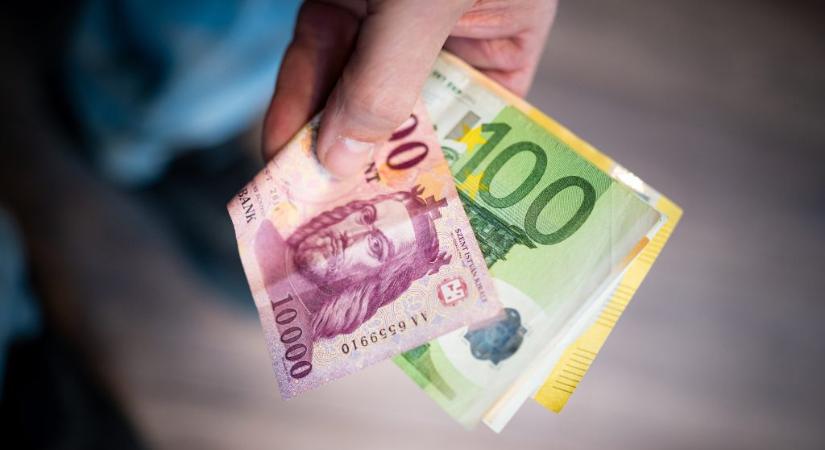 408 forint volt egy euró péntek este