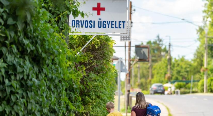 Több orvos szerint csütörtök este leállt az ügyeleti szoftver, mindent papíron kell rögzíteni, sorban állnak a beteg gyerekek