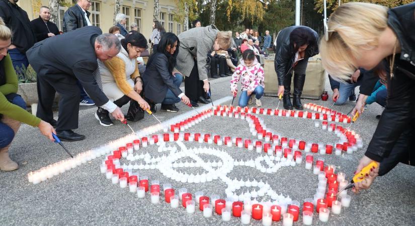 Felgyúlt az emlékezés fénye a pécsi temetőben – GALÉRIAVIDEÓ