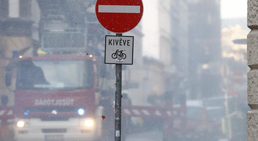 Szirénazúgás Újpalotán! Több tűzoltóegységet is riasztottak egy lakástűzhöz