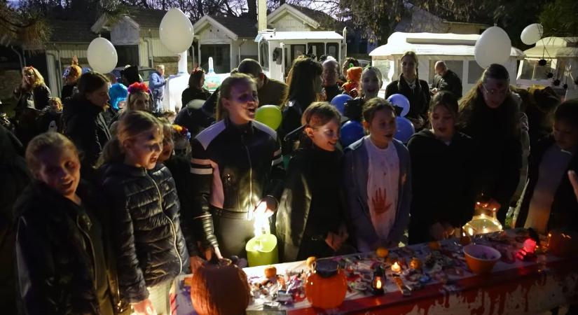 Csokit vagy csalunk! Fenyvesen várták a gyerekeket halloween-i játékra