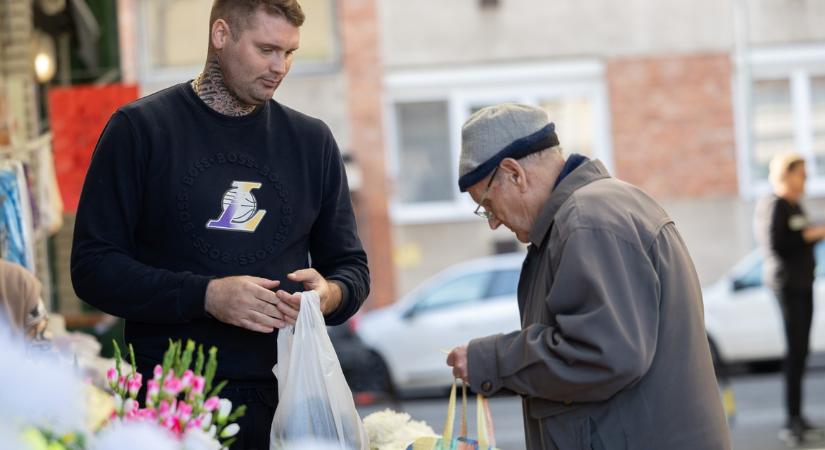 Elmentünk a piacra, ahol Dudás Miki átvette a kómában fekvő édesapja boltjait: „Nem ez álmaim munkája, de most ezt kell tennem”