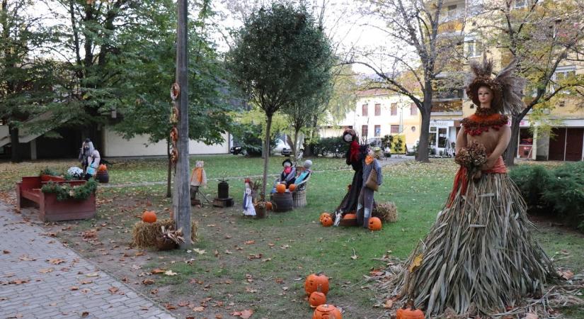 Tökös lett a csongrádi halloween díszlet – videóval