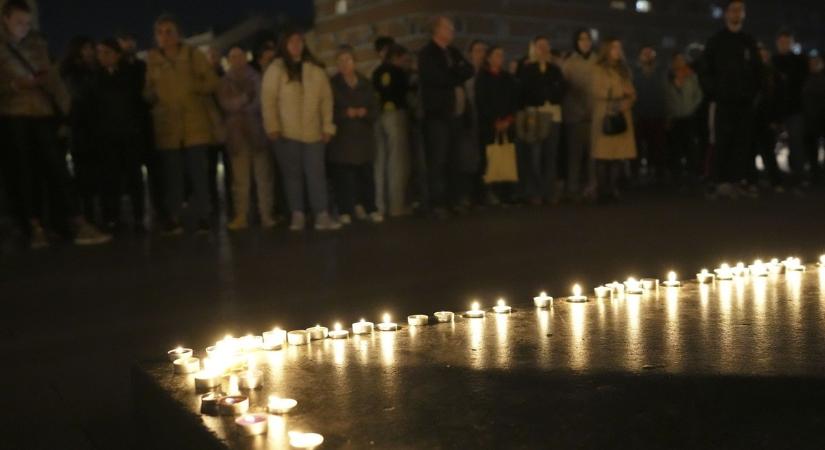 Újvidéki tragédia: teljes körű felelősségre vonást vár el a szerb elnök