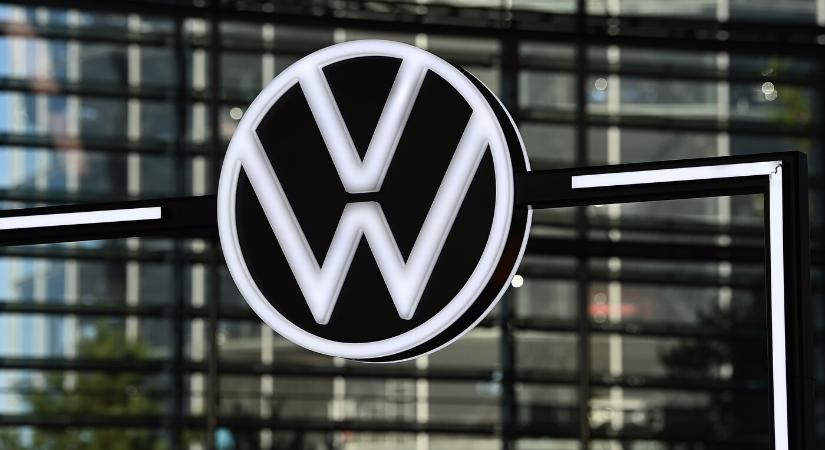 Bércsökkentést és fizetésbefagyasztást tervez a Volkswagen