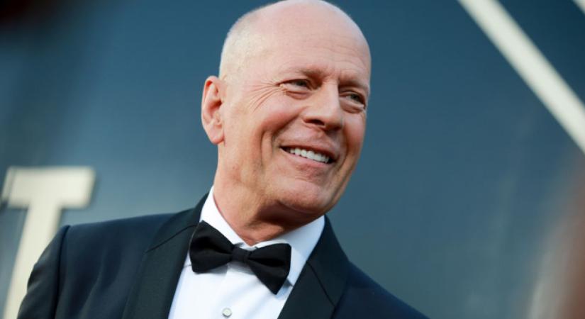 Nem hiszed el, milyen jól néz ki Bruce Willis a legfrissebb fotókon betegsége ellenére