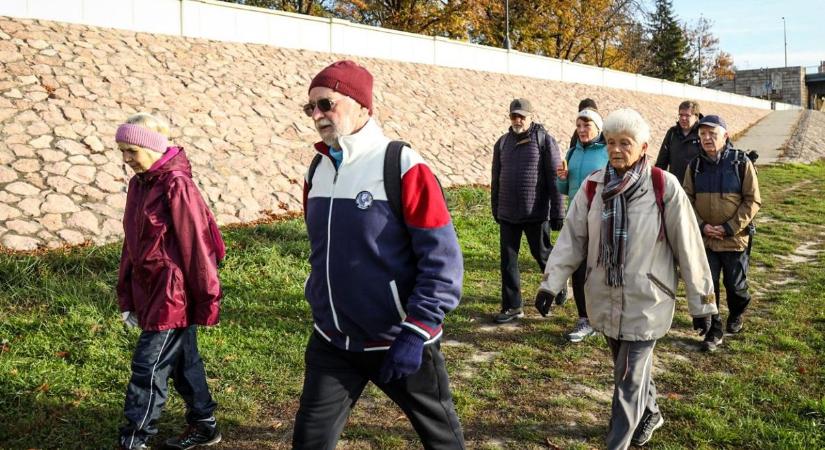 Szolnok legszebb pontjait érintették az őszi barangolás résztvevői