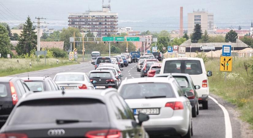 Hármas karambol történt a 3-as főúton