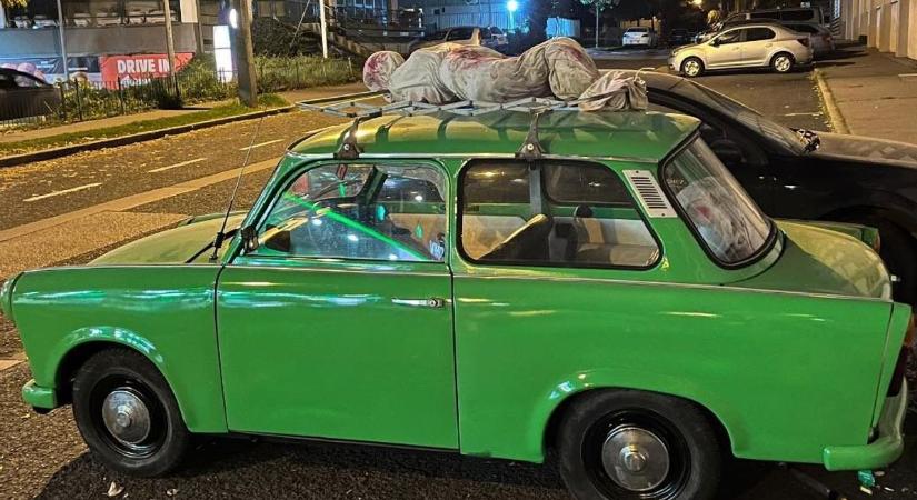 Horror Trabant rója Budapest utcáit – fotó