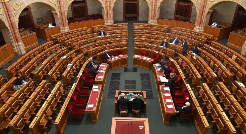 A veszélyhelyzet meghosszabbítására adhat felhatalmazást a parlament