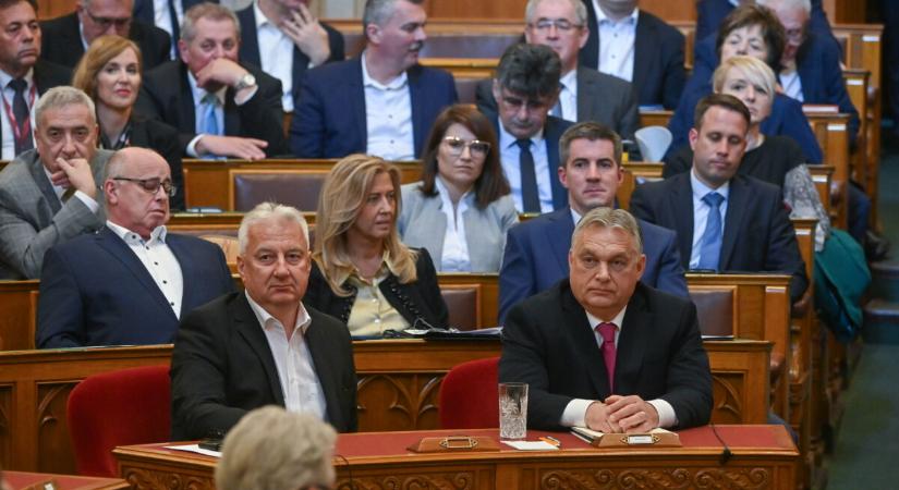 Összeül a parlament, rendkívül fontos dologról döntenek