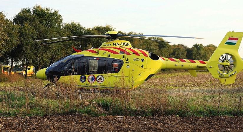 Mentőhelikoptert is riasztottak a 44-es főút történt balesethez