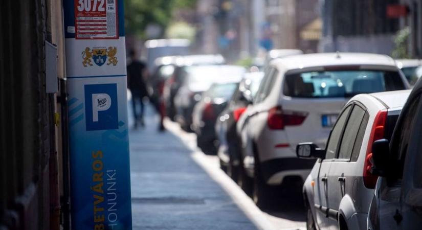 Rossz hír az autósoknak: drasztikus változások jönnek a fővárosi parkolásban – mutatjuk a részleteket!