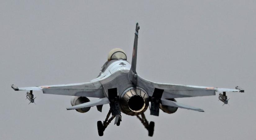 Légiriadó volt a NATO-országban, F-16-osok szálltak fel az ukrán határnál