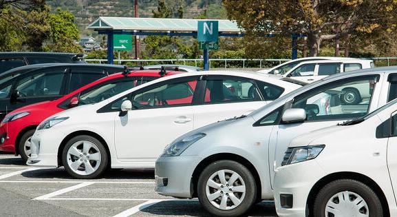 Jövőre 36 ezer forintra emelkedik az éves parkolási díj Terézvárosban