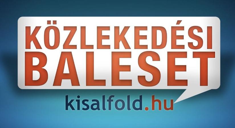 Összeütközött két személyautó Győrben – Forgalomkorlátozás az útszakaszon