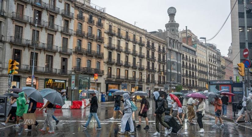 Valencia után Barcelonára is lecsapott az eső