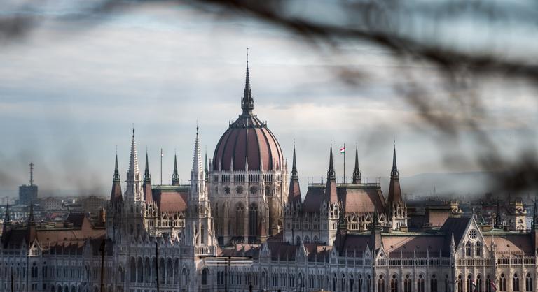 Döntött az Országgyűlés, meghosszabbítják a háborús veszélyhelyzetet Magyarországon